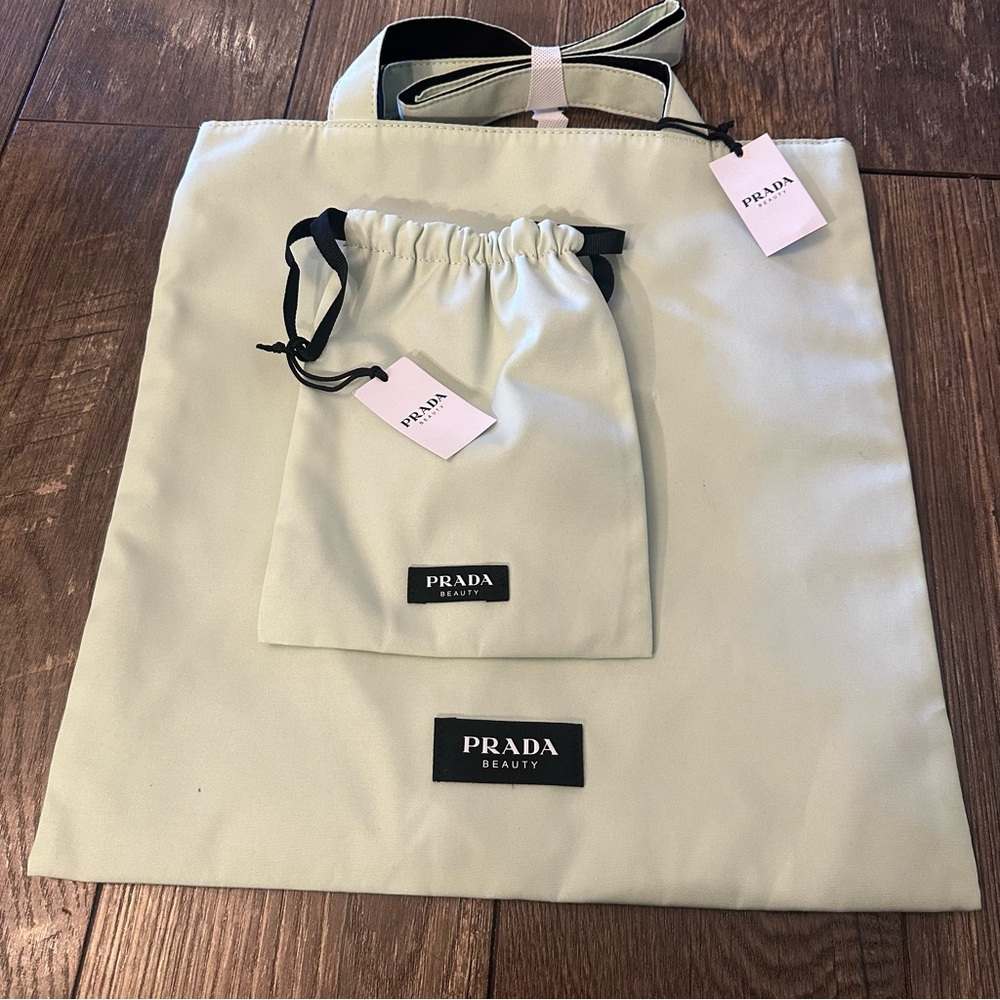 NWT PRADA 2024 Green Makeup‎ and Beauty Tote & Matching Drawstring Bag